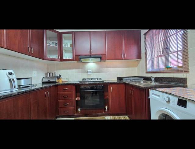 3 BEDROOM TOWNHOUSE FOR SALE IN RAISETHORPE